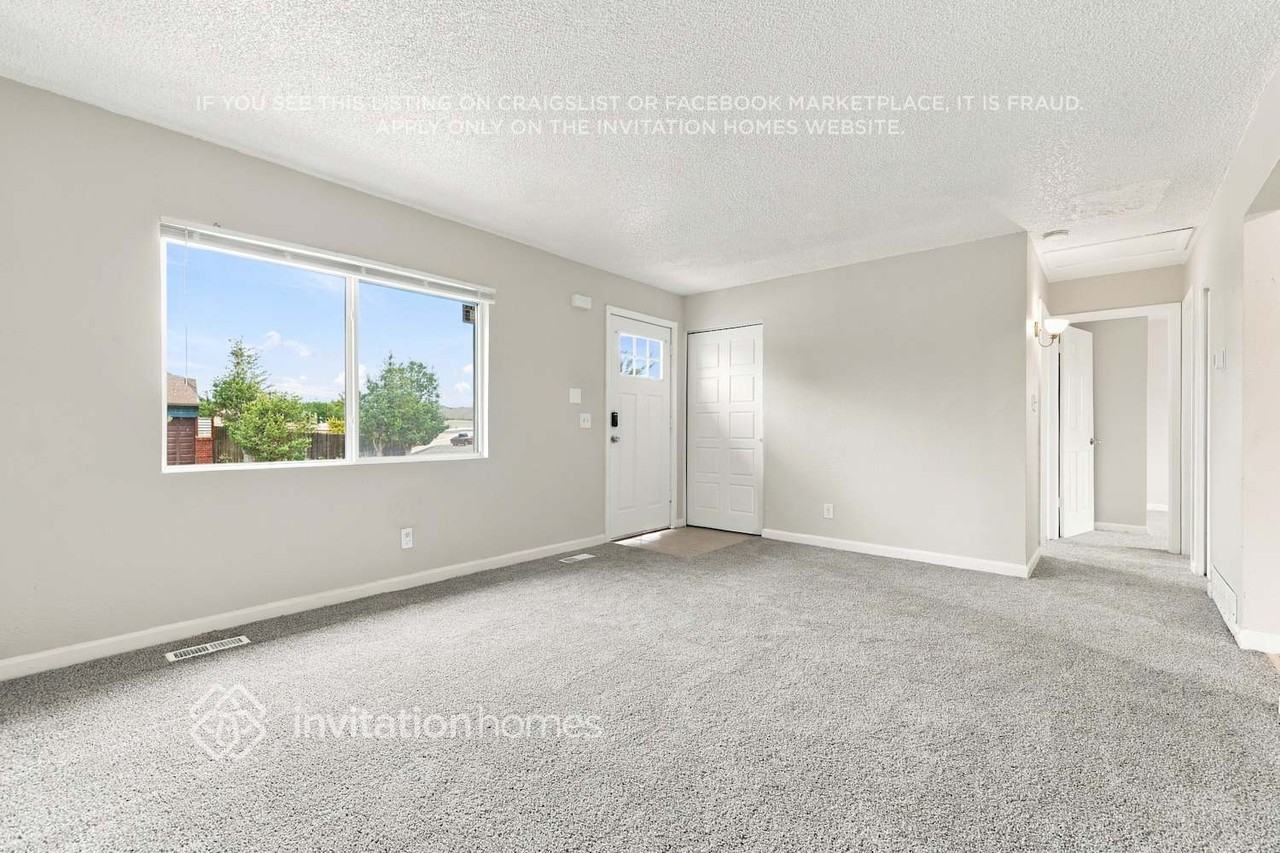 13298 Lackland Dr - Photo 5 of 18