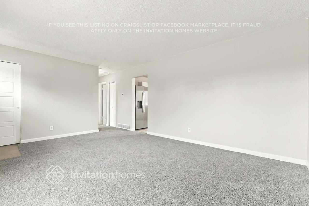 13298 Lackland Dr - Photo 6 of 18