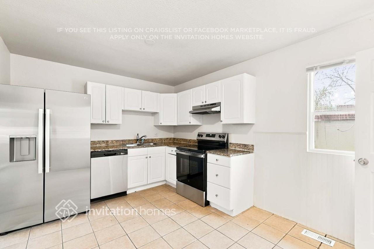 13298 Lackland Dr - Photo 7 of 18