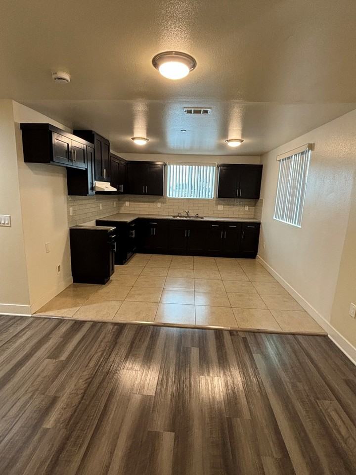 526 West Colden Avenue - Photo 3 of 11