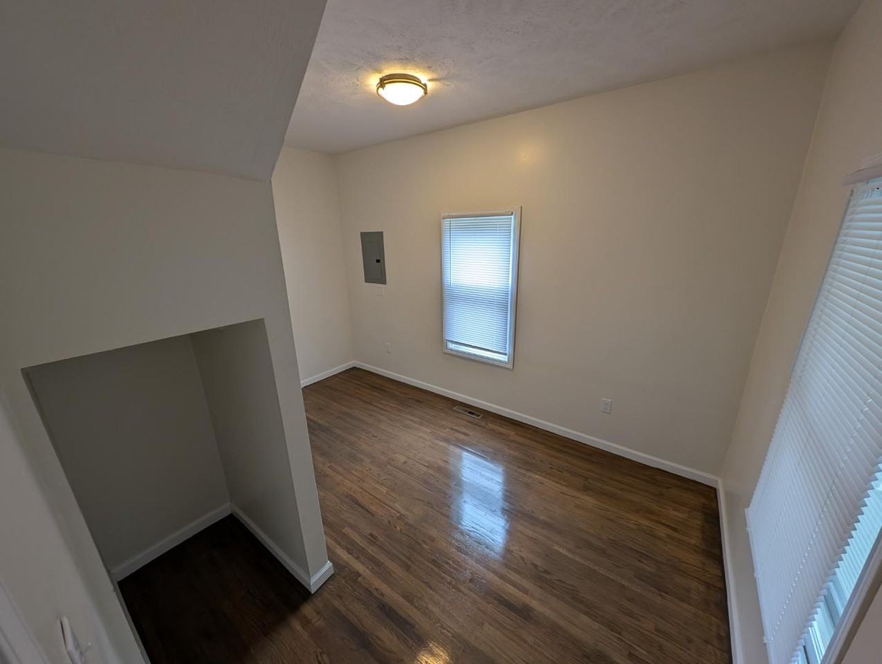 1018 S 8th St - Photo 4 of 11