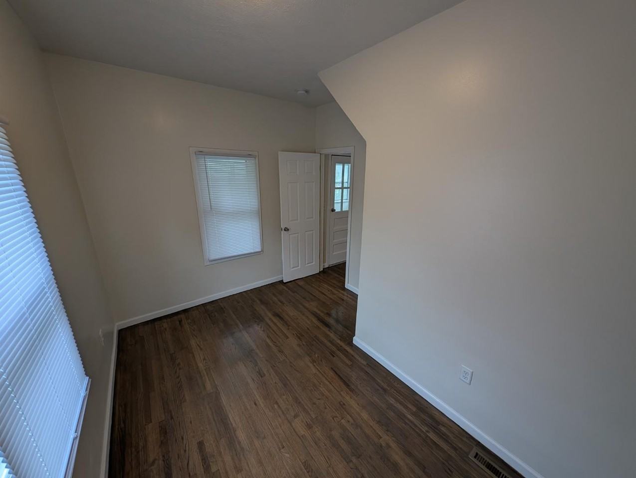 1018 S 8th St - Photo 5 of 11