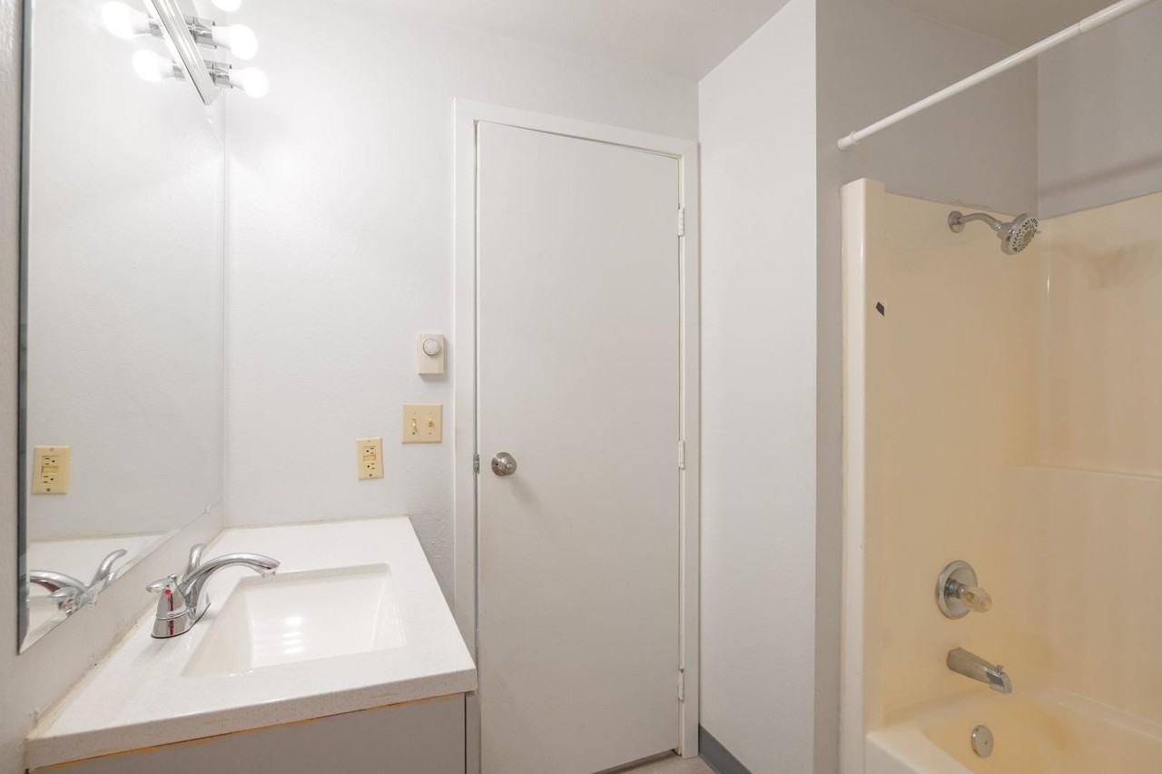 602 N 3rd St - Photo 6 of 13