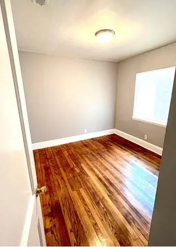 434 Sylvania Ave - Photo 4 of 7
