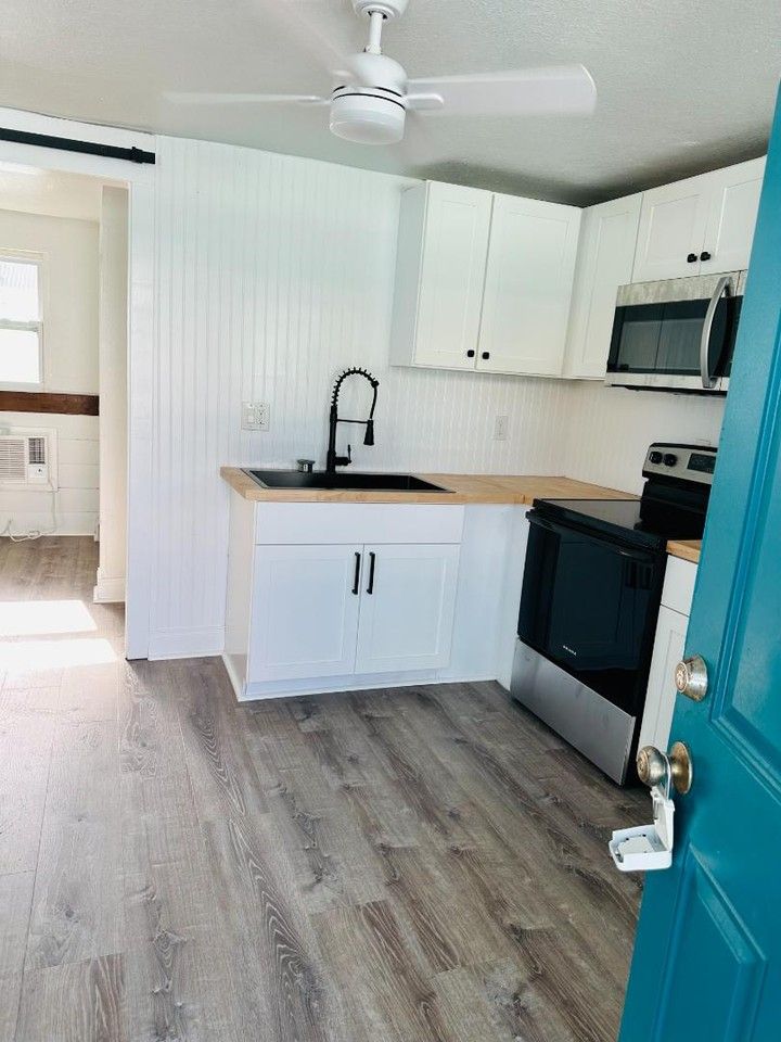 406 Tyler Ave - Photo 4 of 11