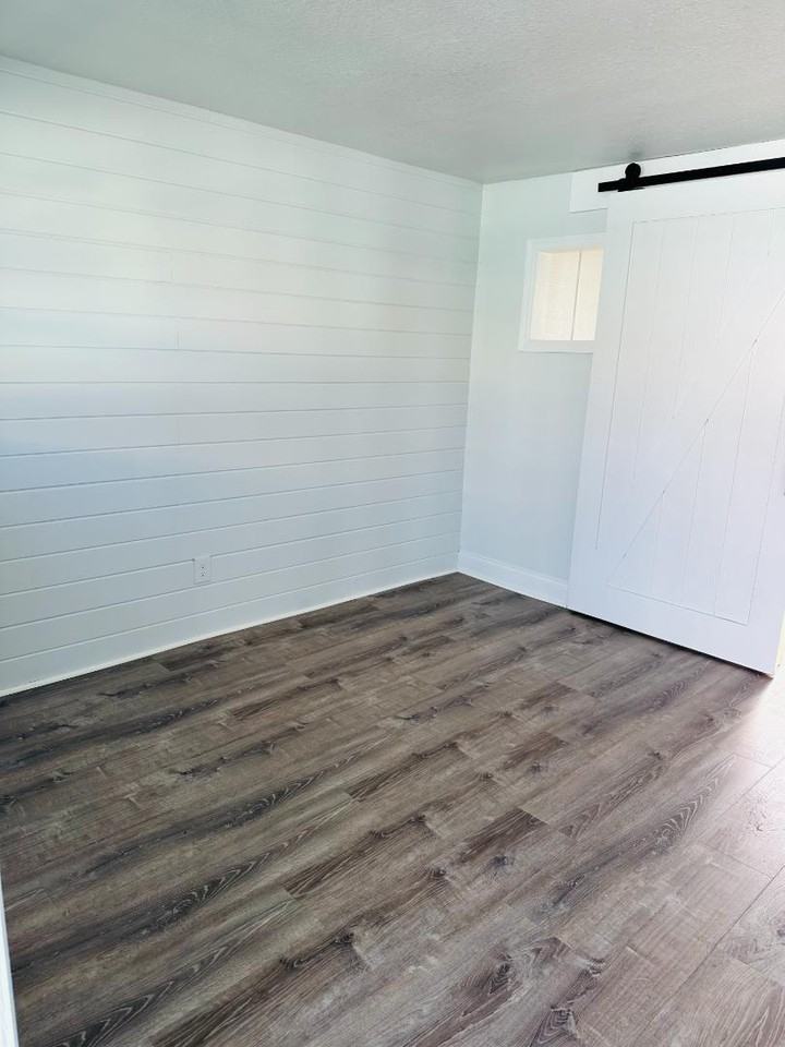 406 Tyler Ave - Photo 5 of 11