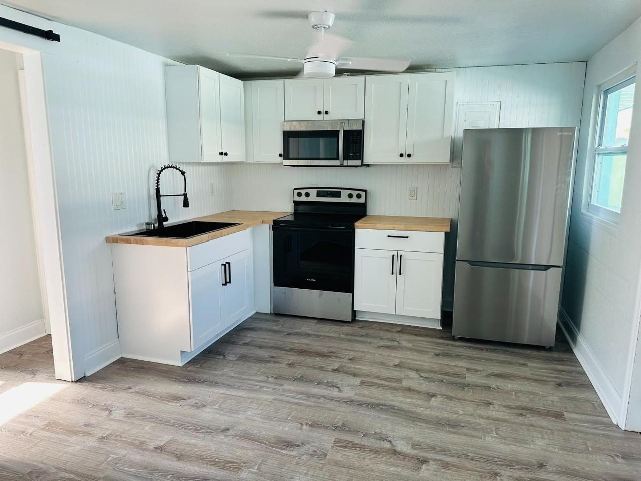 406 Tyler Ave - Photo 6 of 11