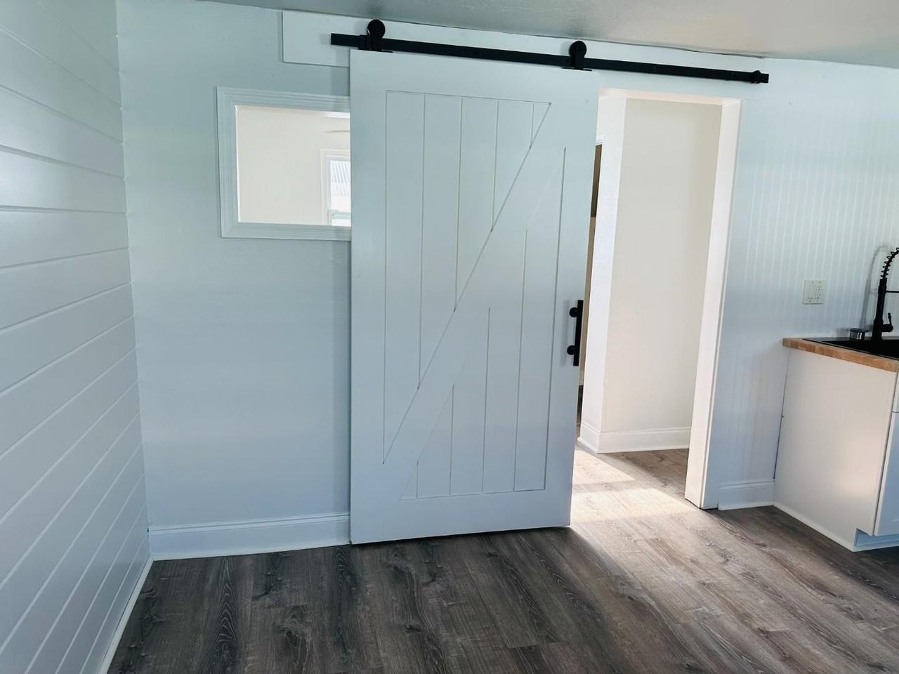 406 Tyler Ave - Photo 7 of 11