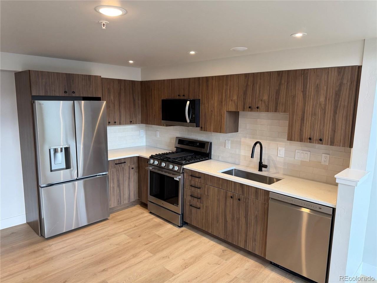309 Grand Review Drive - 105 #105 - Photo 4 of 11