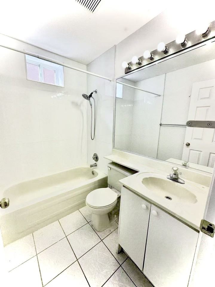 939 East 26th Avenue - Photo 4 of 6