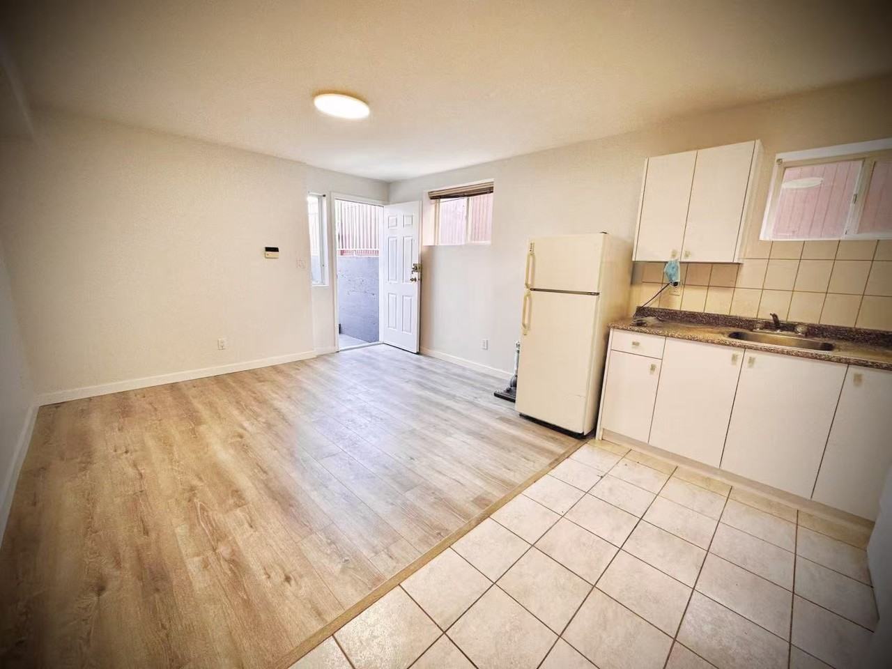 939 East 26th Avenue - Photo 5 of 6