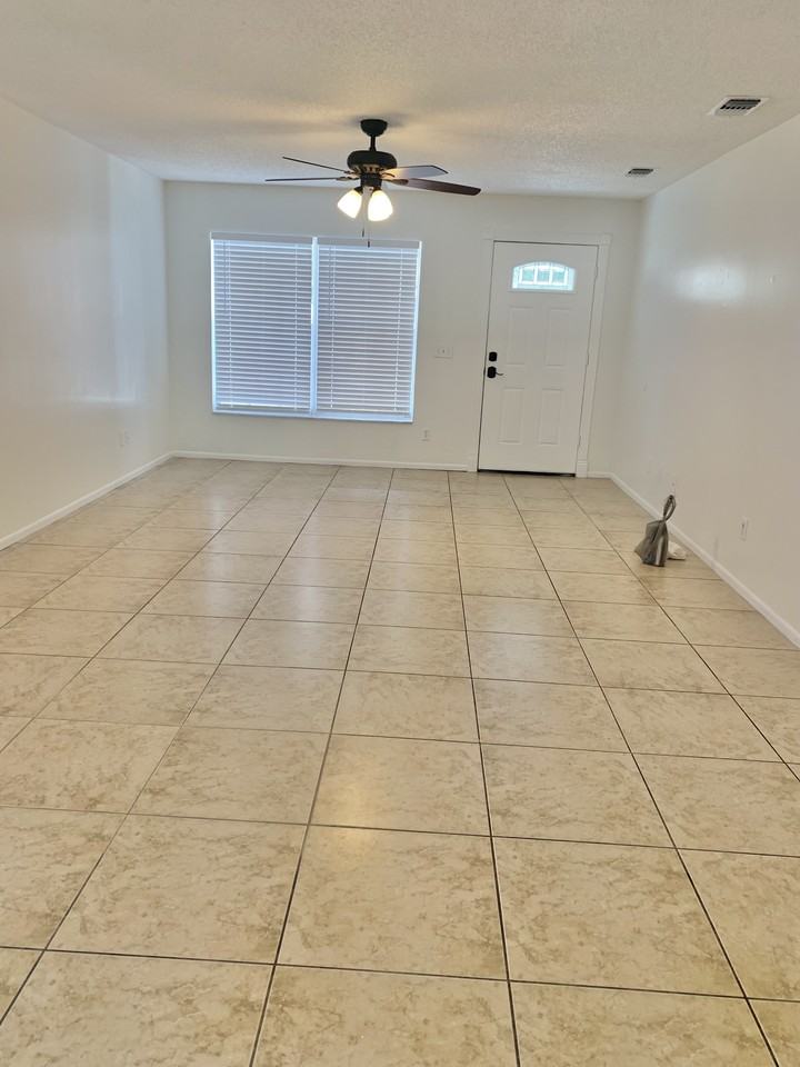 1537 Kelby Rd #1 - Photo 3 of 23