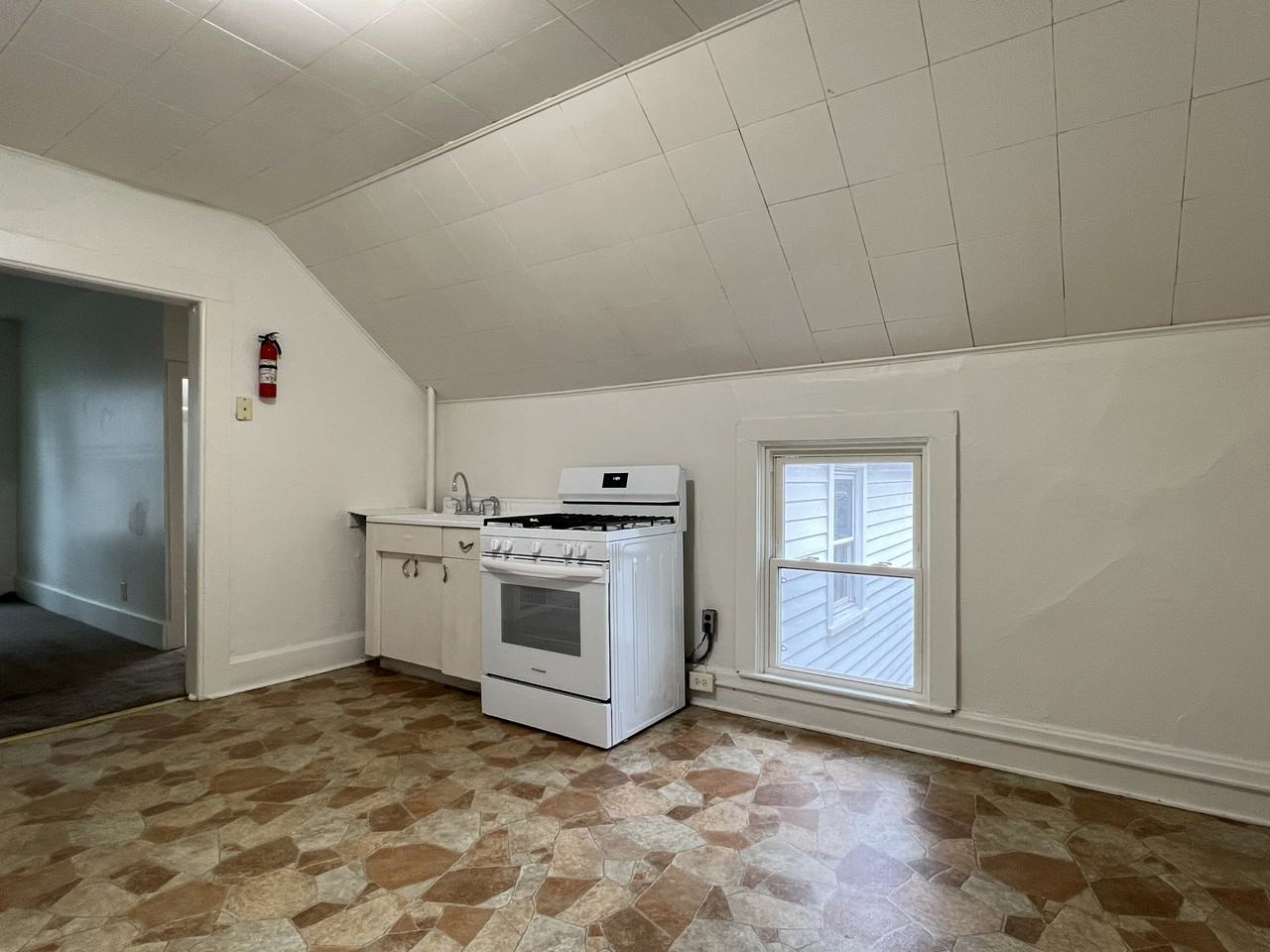 1258 University Ave #2 - Photo 5 of 9