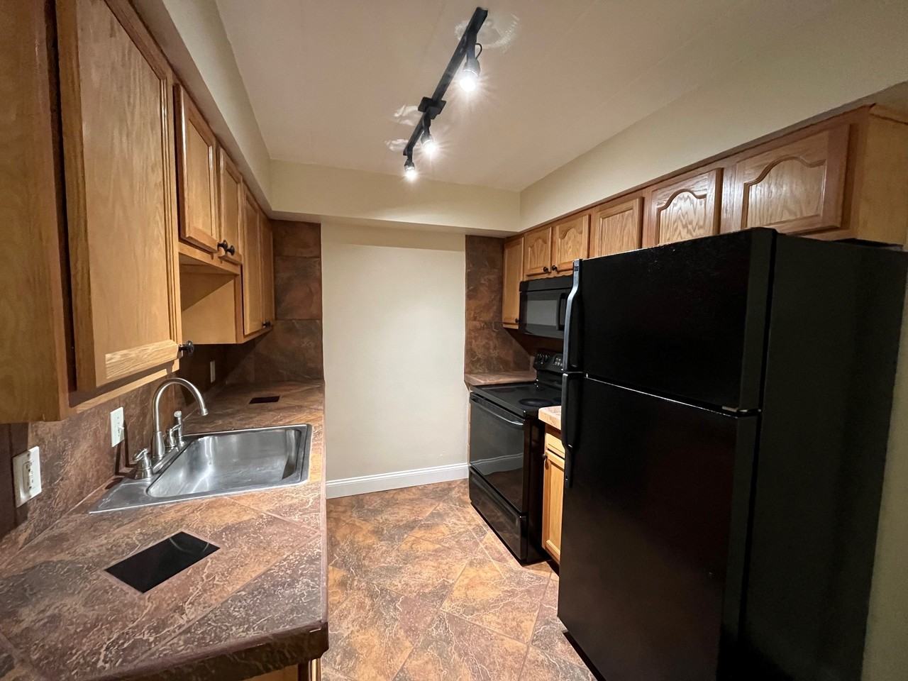 151 Robinson St #13 - Photo 3 of 19