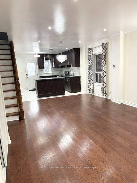 606 Coxwell Avenue - Photo 5 of 15