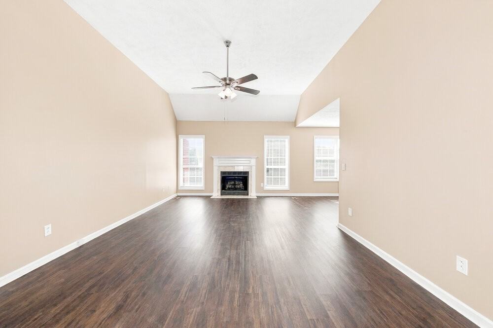 210 Valley Ct - Photo 4 of 17