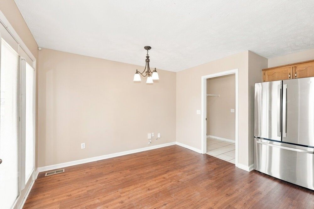 210 Valley Ct - Photo 7 of 17