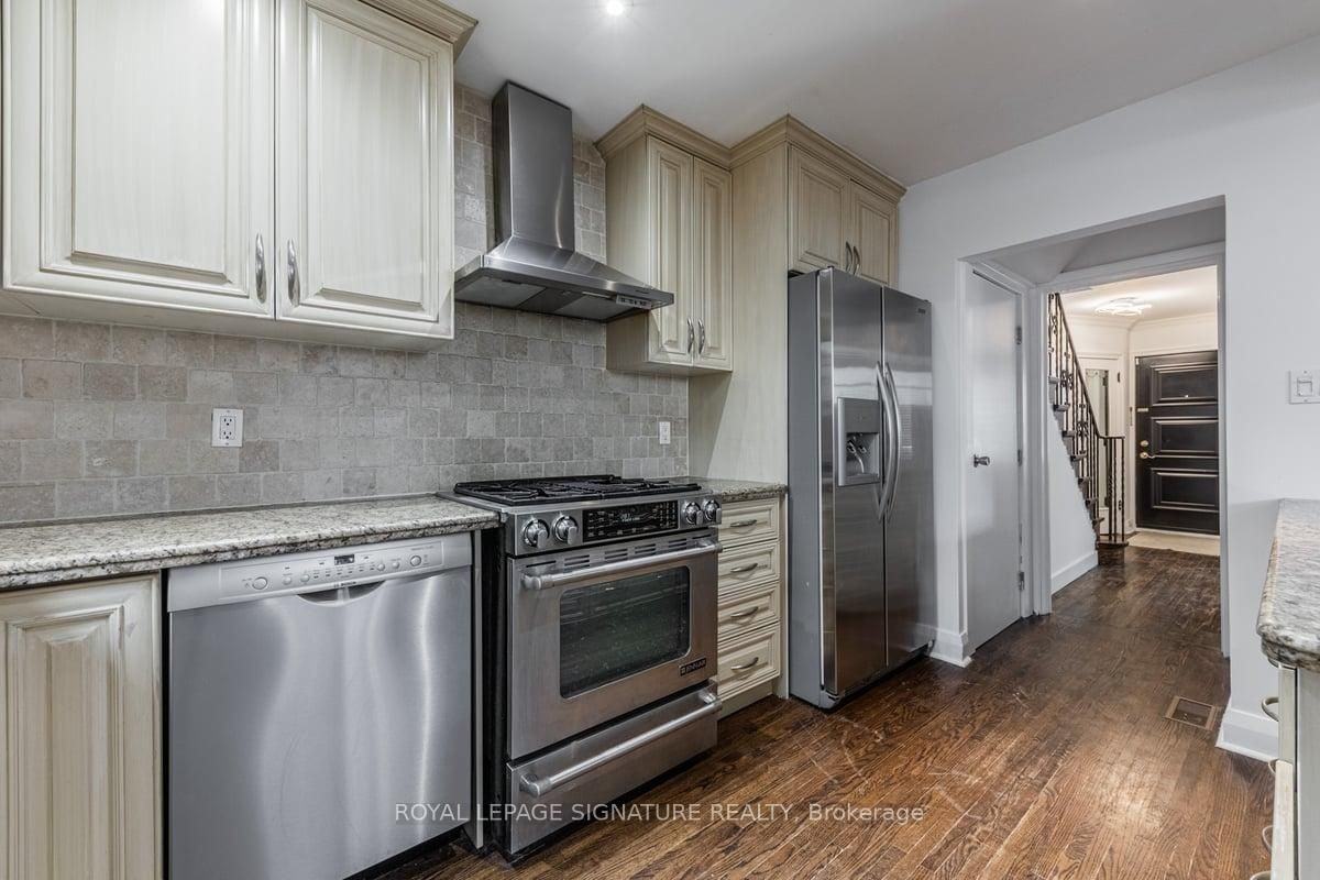 150 Davisville Avenue #Main - Photo 6 of 15