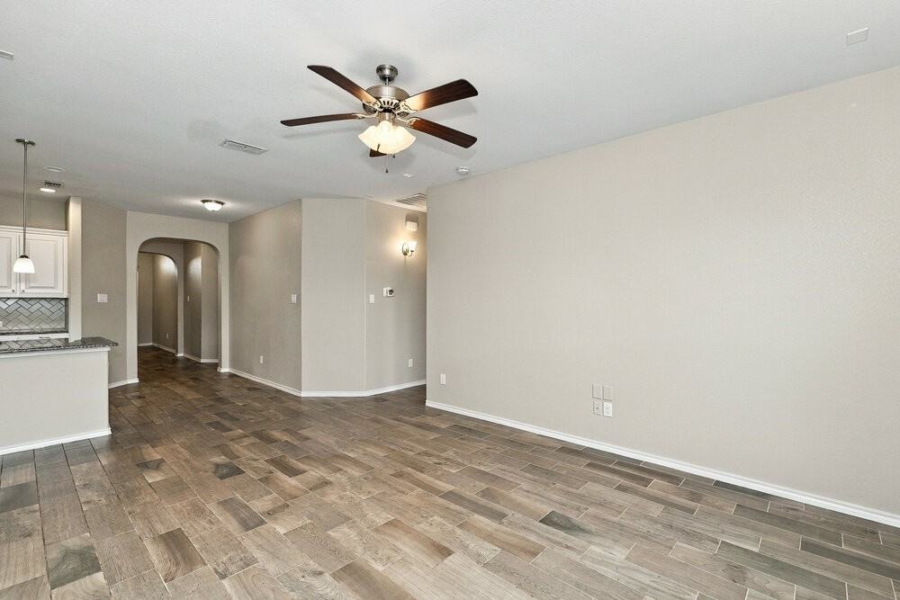 1121 Pierz Dr - Photo 5 of 16
