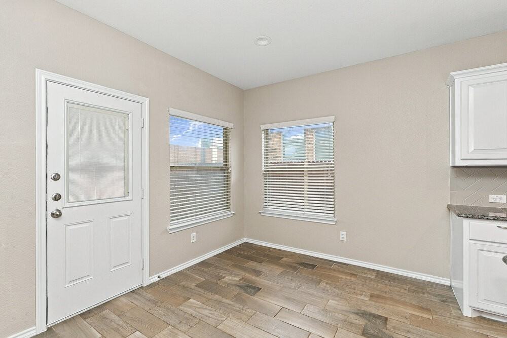 1121 Pierz Dr - Photo 6 of 16