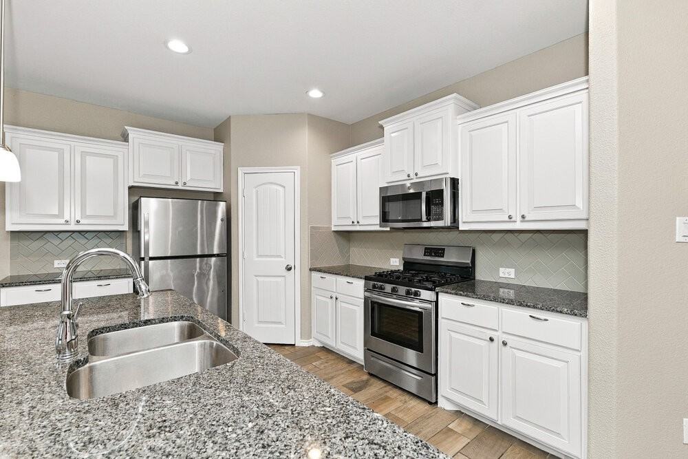 1121 Pierz Dr - Photo 7 of 16