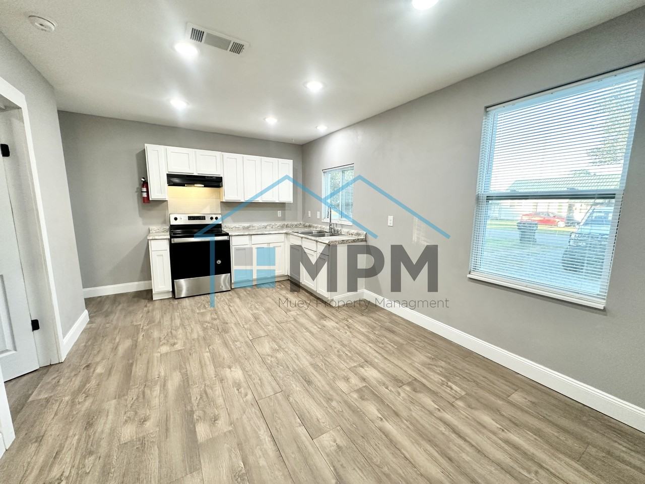 119 Riverbend Dr #1 - Photo 2 of 12