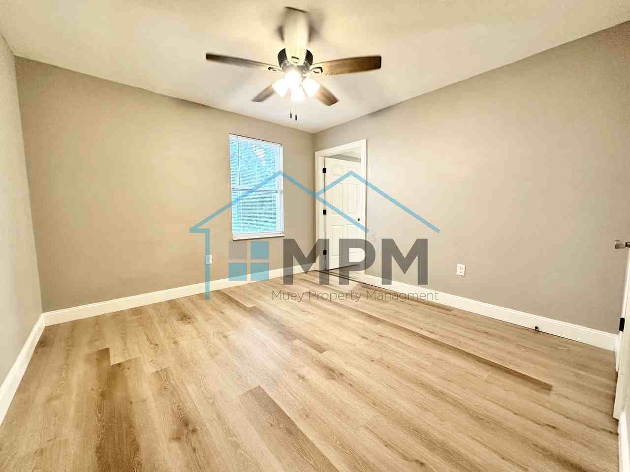119 Riverbend Dr #1 - Photo 3 of 12
