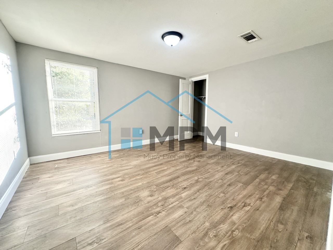 119 Riverbend Dr #1 - Photo 5 of 12