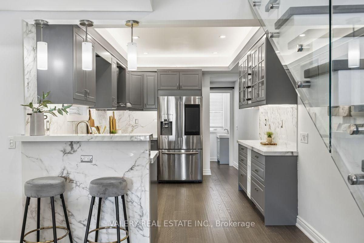 219 McRoberts Avenue - Photo 4 of 27