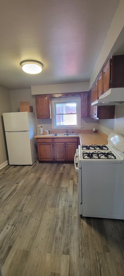 377 Indianwood Blvd - Photo 3 of 7