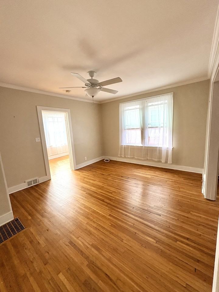 1010 Beaconsfield Ave #1010-2N - Photo 4 of 12