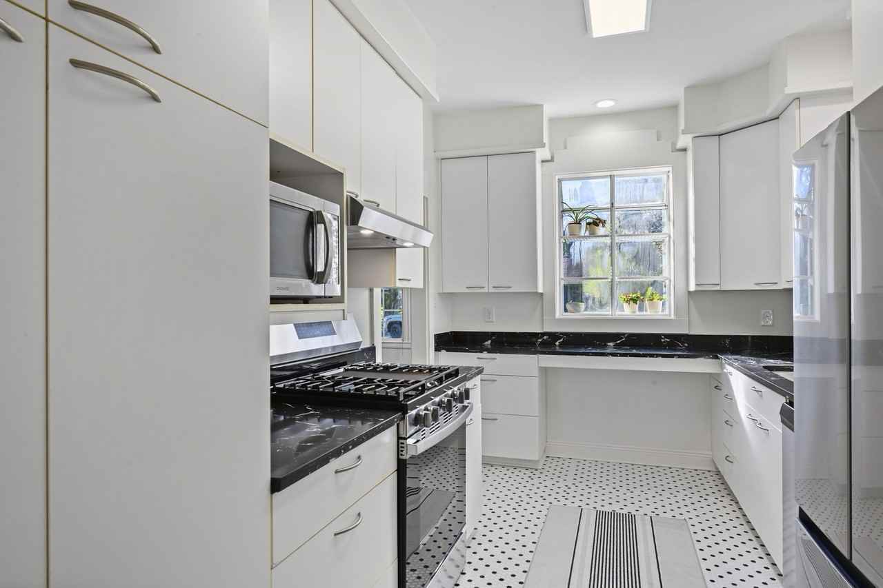 2151 Hollydale Ave #1 - Photo 5 of 14