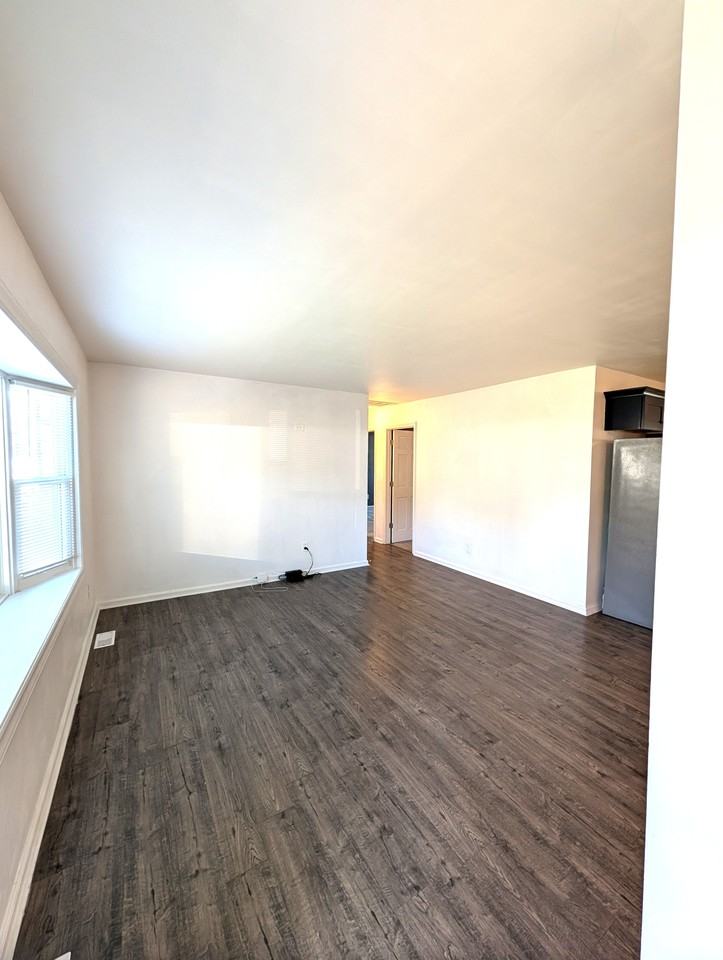 516 Celey St #1 - Photo 3 of 17