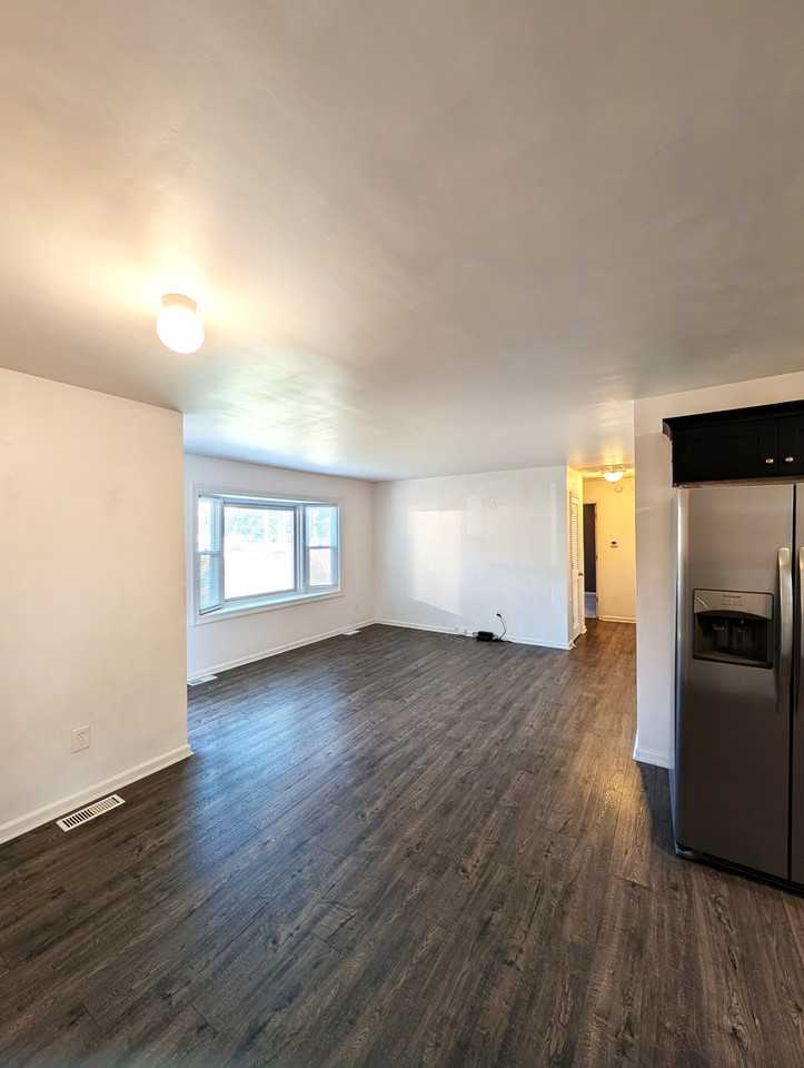516 Celey St #1 - Photo 4 of 17