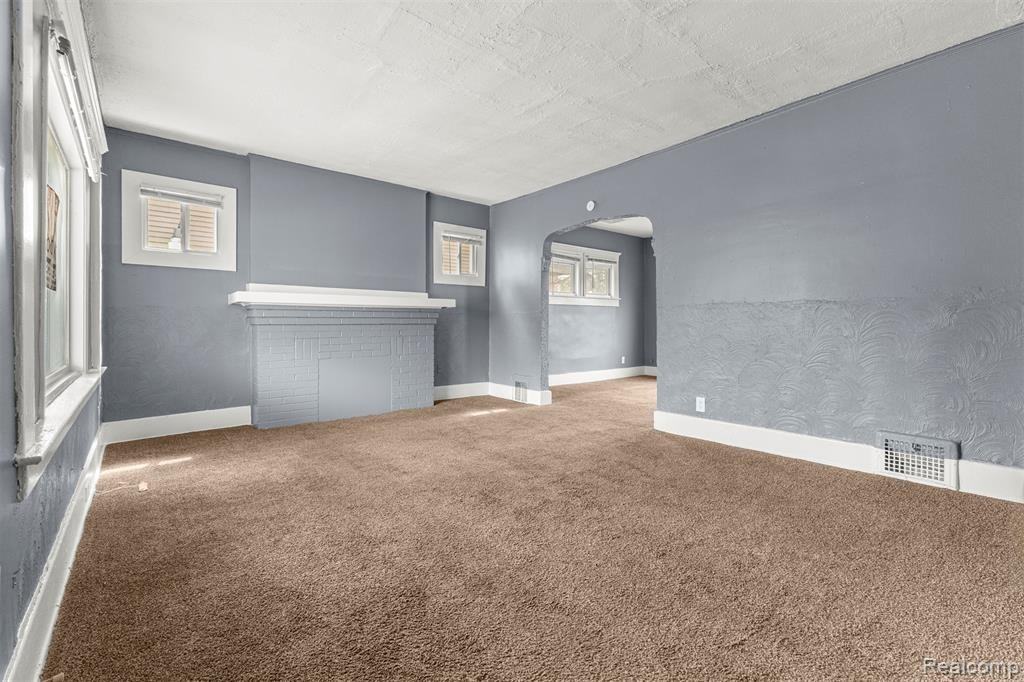 9375 Mendota St #1 - Photo 3 of 10