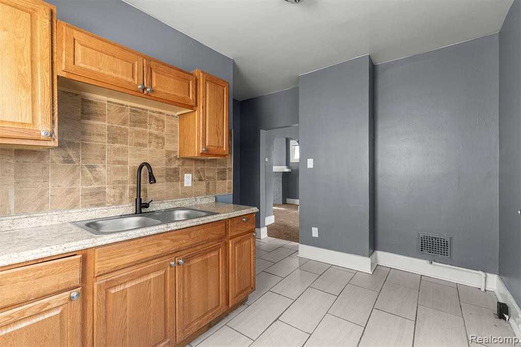 9375 Mendota St #1 - Photo 4 of 10