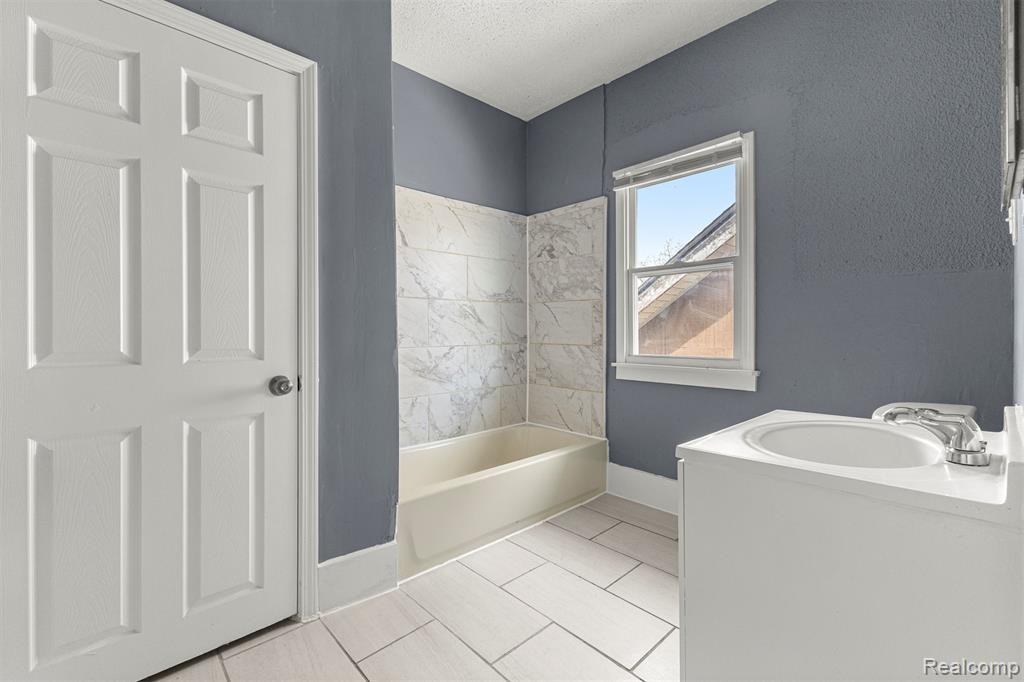 9375 Mendota St #1 - Photo 6 of 10