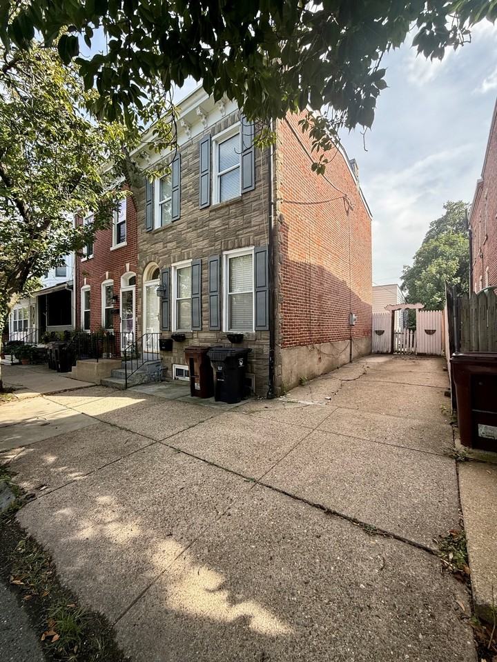 1906 N Scott St #1 - Photo 2 of 28