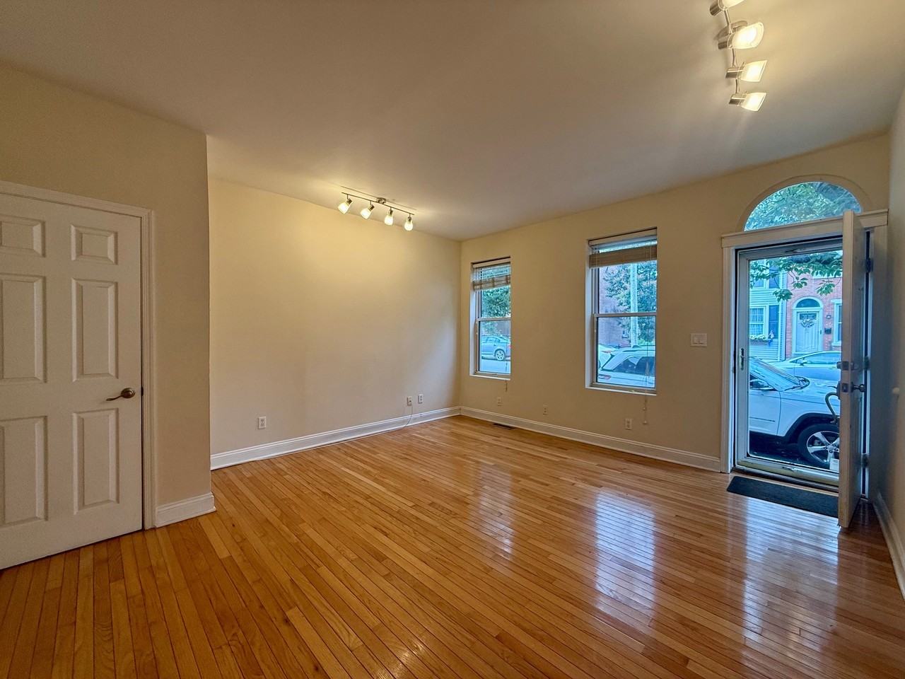 1906 N Scott St #1 - Photo 5 of 28