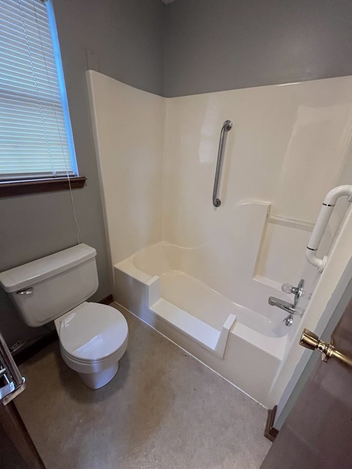 1007 Foxridge Dr #1 - Photo 5 of 11