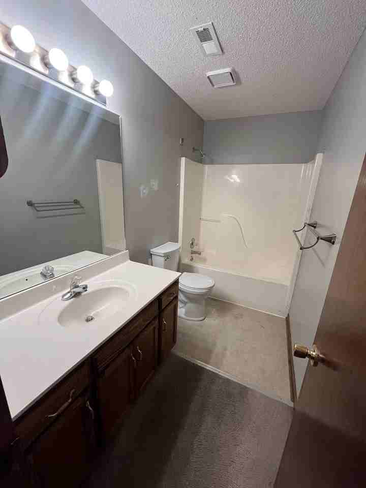 1007 Foxridge Dr #1 - Photo 6 of 11