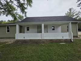 featured image of 209 E Knox St #1