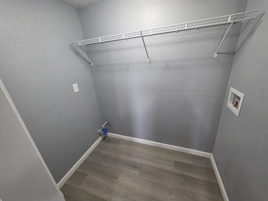 209 E Knox St #1 - Photo 5 of 8