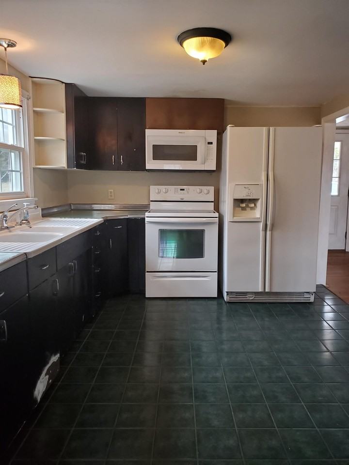 816 S Main St #1 - Photo 3 of 18