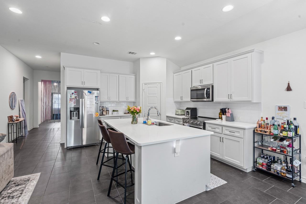 2925 Gordon Ave #1 - Photo 5 of 15