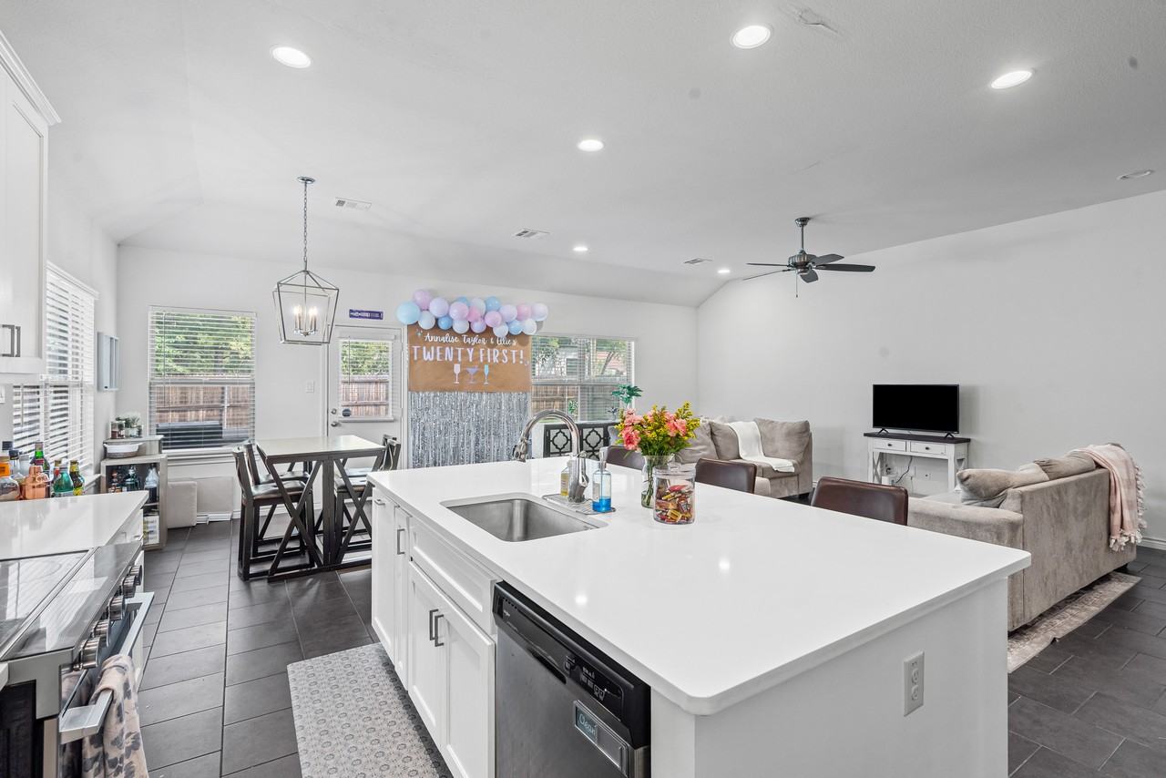 2925 Gordon Ave #1 - Photo 6 of 15