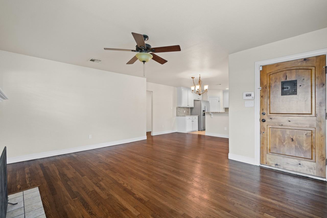 2609 Benbrook Blvd #1 - Photo 4 of 17