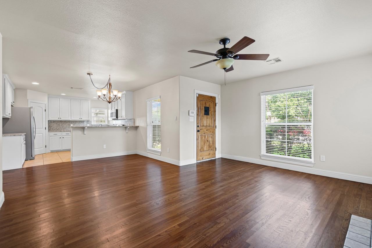2609 Benbrook Blvd #1 - Photo 5 of 17