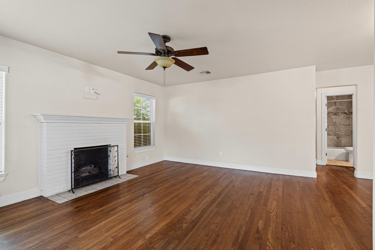 2609 Benbrook Blvd #1 - Photo 7 of 17