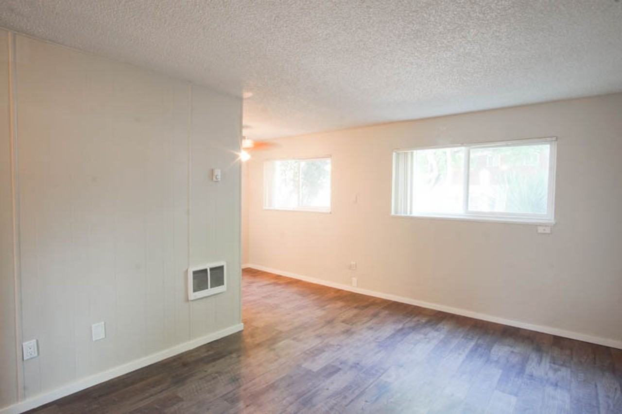 1513 Se Stark St - Photo 2 of 10